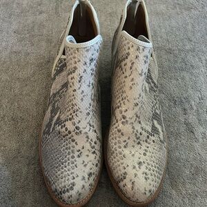 Sofft booties, snake skin print, size 11